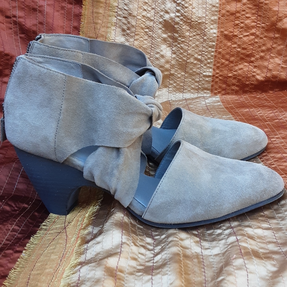 Eileen Fisher Taupe Suede Knot-Accent Wedge Heels - Picture 3 of 15